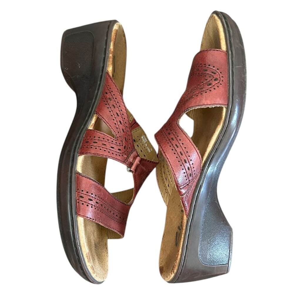 Clarks Red Leather‎ Sandals Size 7M Slide On Buckle Comfort Beach Resort Wear